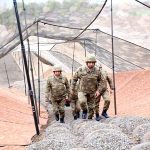 <strong>Azərbaycanın müdafiə naziri ön xətt bölmələrinin döyüş hazırlığını yoxlayıb <span style="color: #ff6600;">– VİDEO</span></strong>