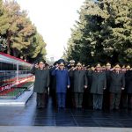 <strong>Müdafiə Nazirliyinin şəxsi heyəti Şəhidlər Xiyabanını ziyarət edib</strong>