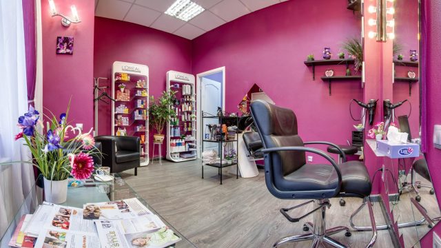 Bərbərxana və gözəllik salonlarının fəaliyyətinə icazə verilir