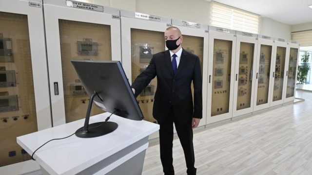 Prezident “8-ci km” yarımstansiyasının açılışında iştirak edib