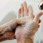 Alimlər əllərin yuyulmasını dezinfeksiyaedici vasitələrdən üstün hesab edirlər